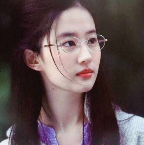 娱乐吃瓜酱的小眼睛,小眼睛视角下的娱乐八卦大揭秘